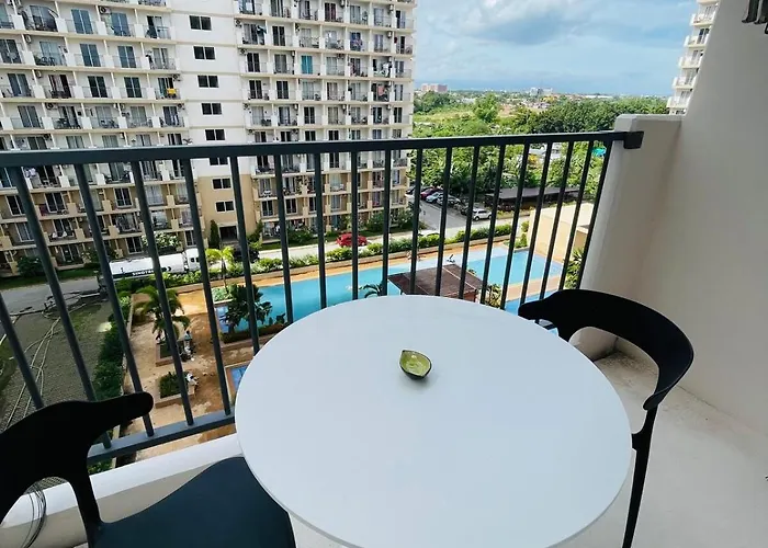 J&j Mactan Netflix, Pool & Paid Parking Apartment *